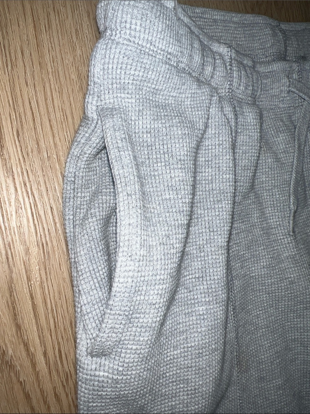 Aritzia TNA Light Gray Cozy Jogger Sweatpants - Picture 4 of 11